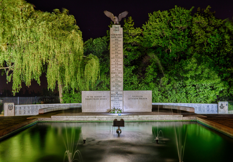 Hidden London: Polish War Memorial at Night by Dymo4